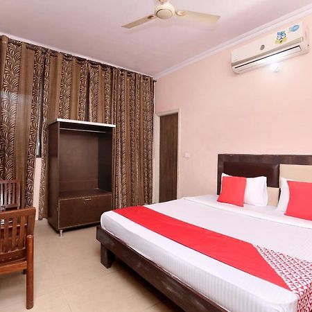 Oyo 24423 Hotel Royal Sohāna エクステリア 写真