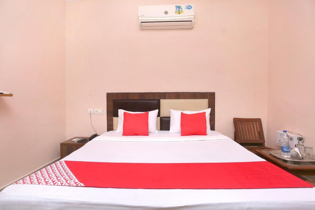 Oyo 24423 Hotel Royal Sohāna エクステリア 写真