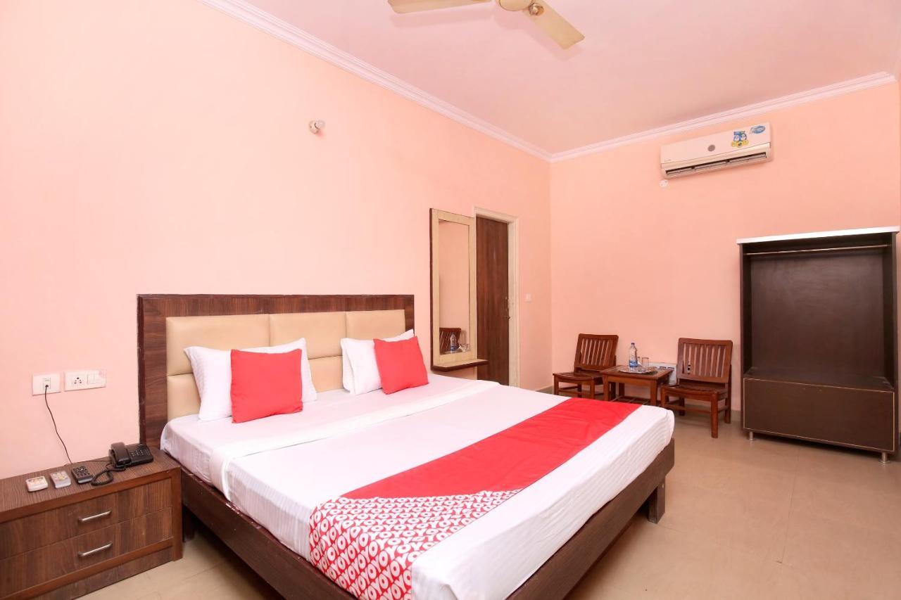 Oyo 24423 Hotel Royal Sohāna エクステリア 写真
