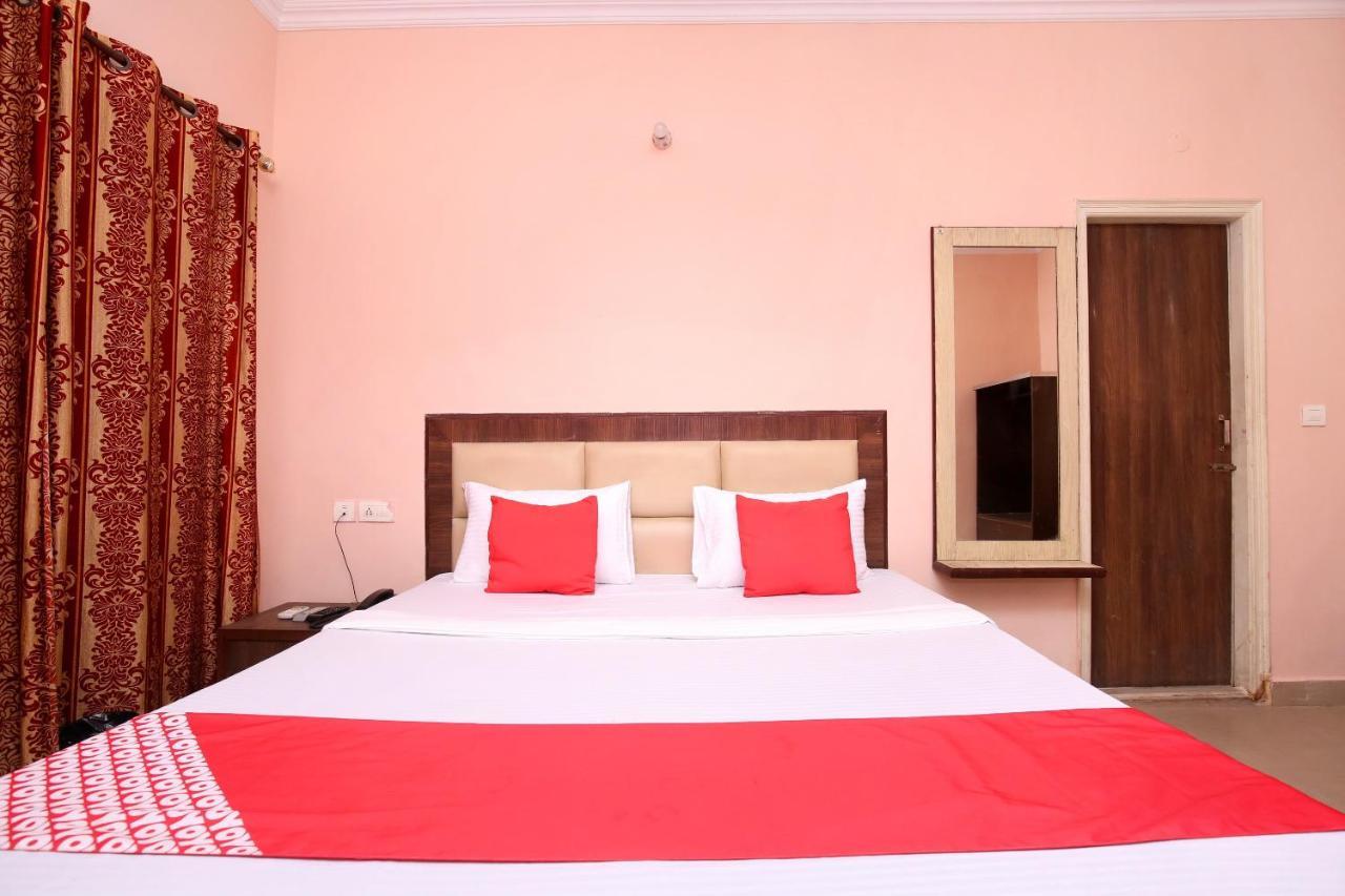 Oyo 24423 Hotel Royal Sohāna エクステリア 写真