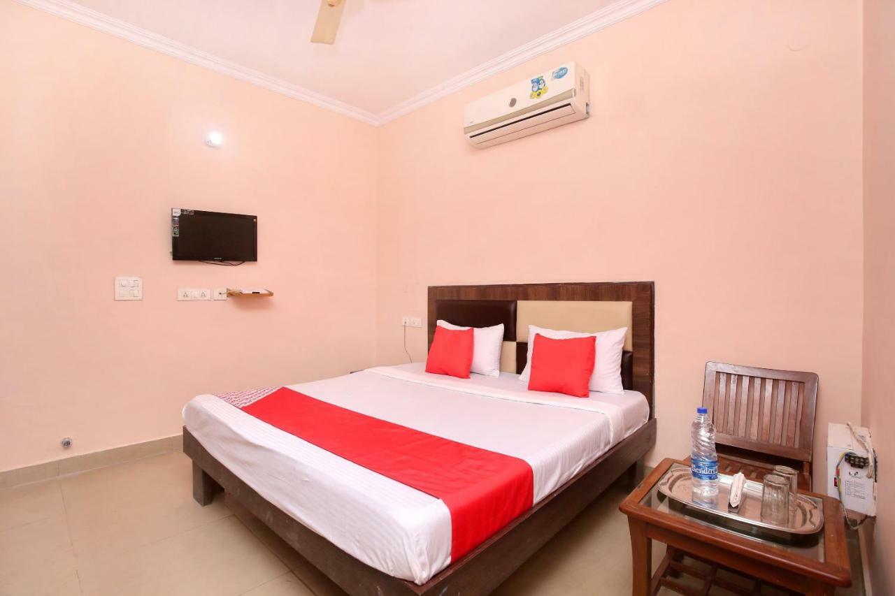 Oyo 24423 Hotel Royal Sohāna エクステリア 写真