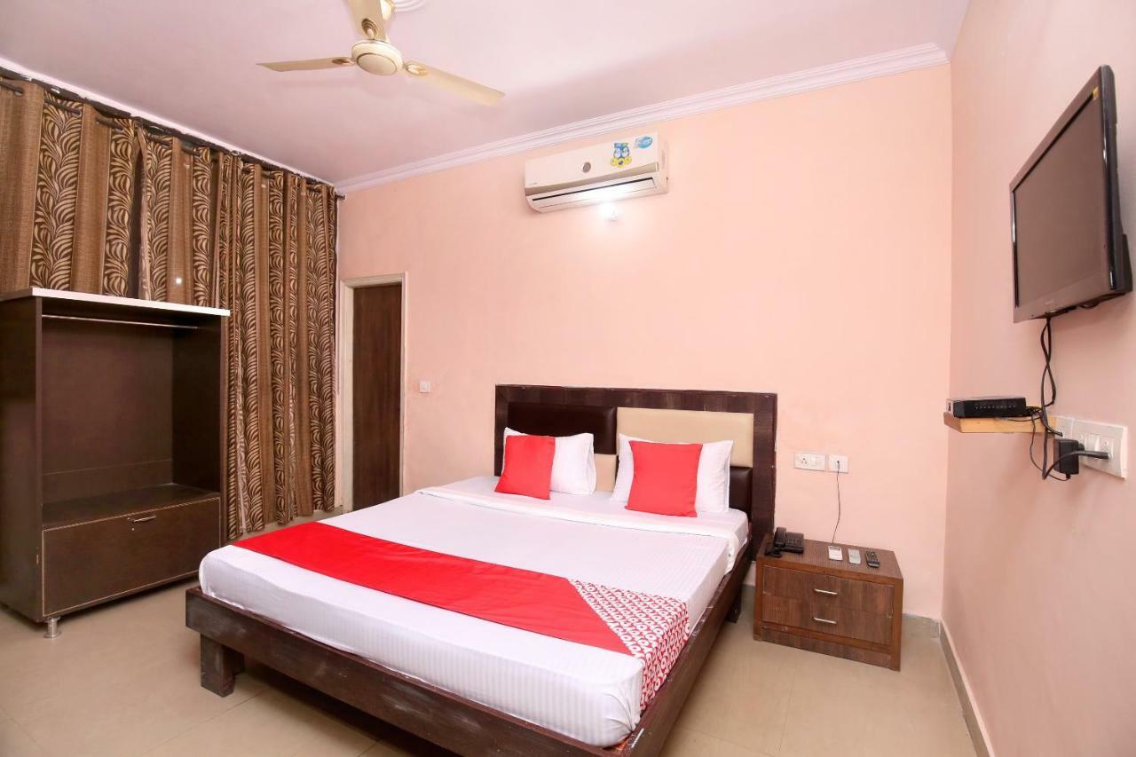 Oyo 24423 Hotel Royal Sohāna エクステリア 写真